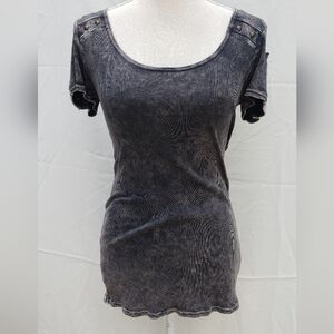 Gray short sleeve top with antique gold accents on sleeves. Size L